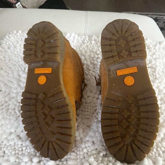 TIMBERLAND - Unisex. Boys size 6 and women’s size 8.  Butterscotch color. - Picture 4 of 4